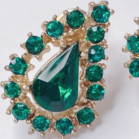 VTG 1950s Earrings Mid Century Emerald Green Glass Gold Tone Screw Back Cocktail - Picture 4 of 9
